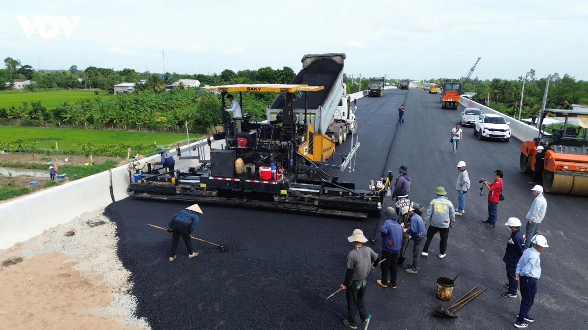 Dong thap phan dau den nam 2030 xay dung them 124km duong cao toc hinh anh 1