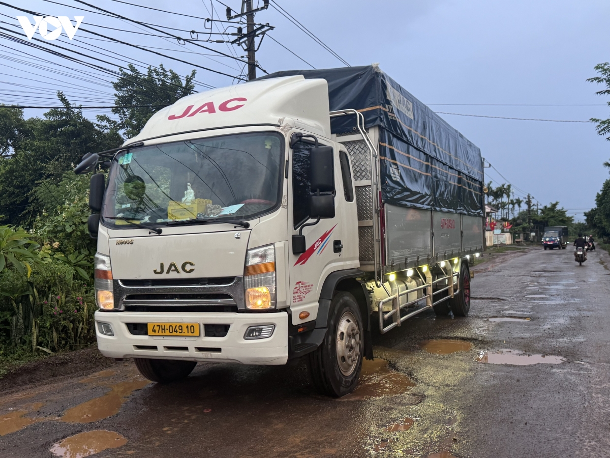 Dak lak tinh lo 10 xuong cap vi xe cho vat lieu thi cong cao toc hinh anh 1