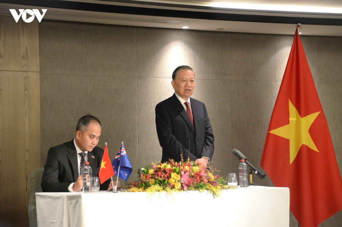 tong bi thu, chu tich nuoc to lam gap go can bo Dai su quan, cong dong nguoi viet nam tai new zealand hinh anh 1