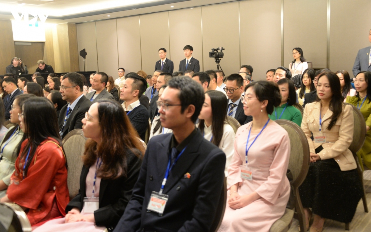 tong bi thu, chu tich nuoc to lam gap go can bo Dai su quan, cong dong nguoi viet nam tai new zealand hinh anh 2