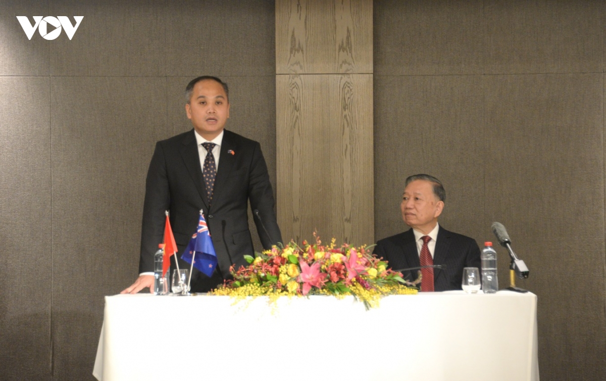 tong bi thu, chu tich nuoc to lam gap go can bo Dai su quan, cong dong nguoi viet nam tai new zealand hinh anh 5