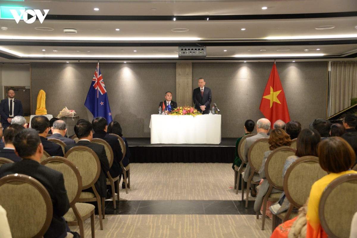 tong bi thu, chu tich nuoc to lam gap go can bo Dai su quan, cong dong nguoi viet nam tai new zealand hinh anh 6