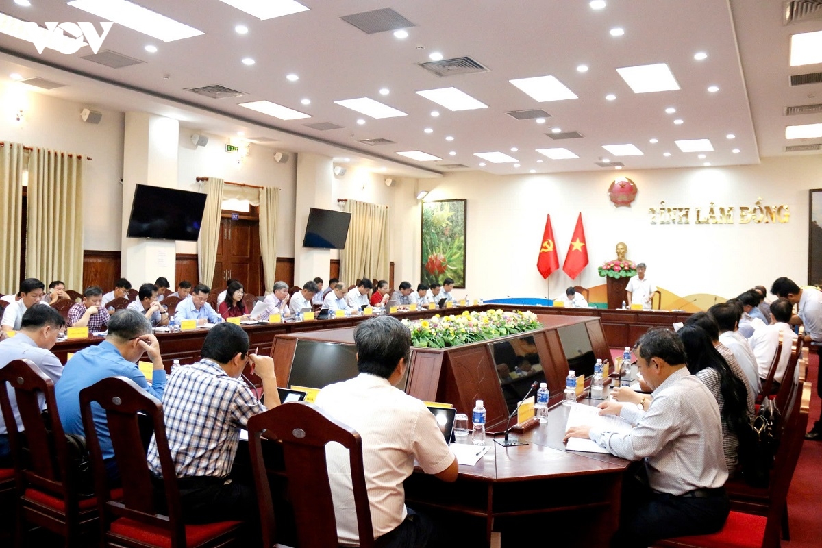 toan-canh-buoi-hop-sang-13-8.jpg