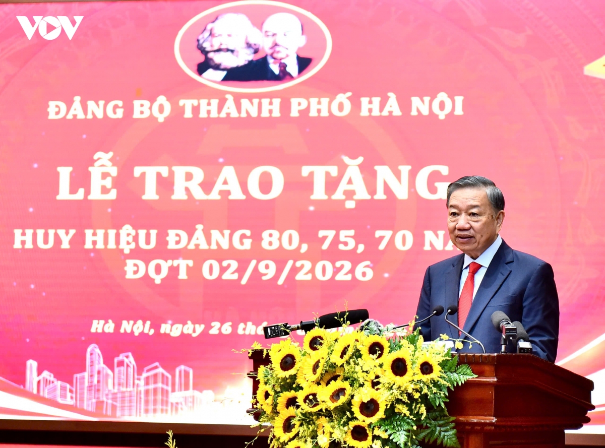 tong bi thu, chu tich nuoc du le trao tang huy hieu Dang tai Dang bo tp ha noi hinh anh 5