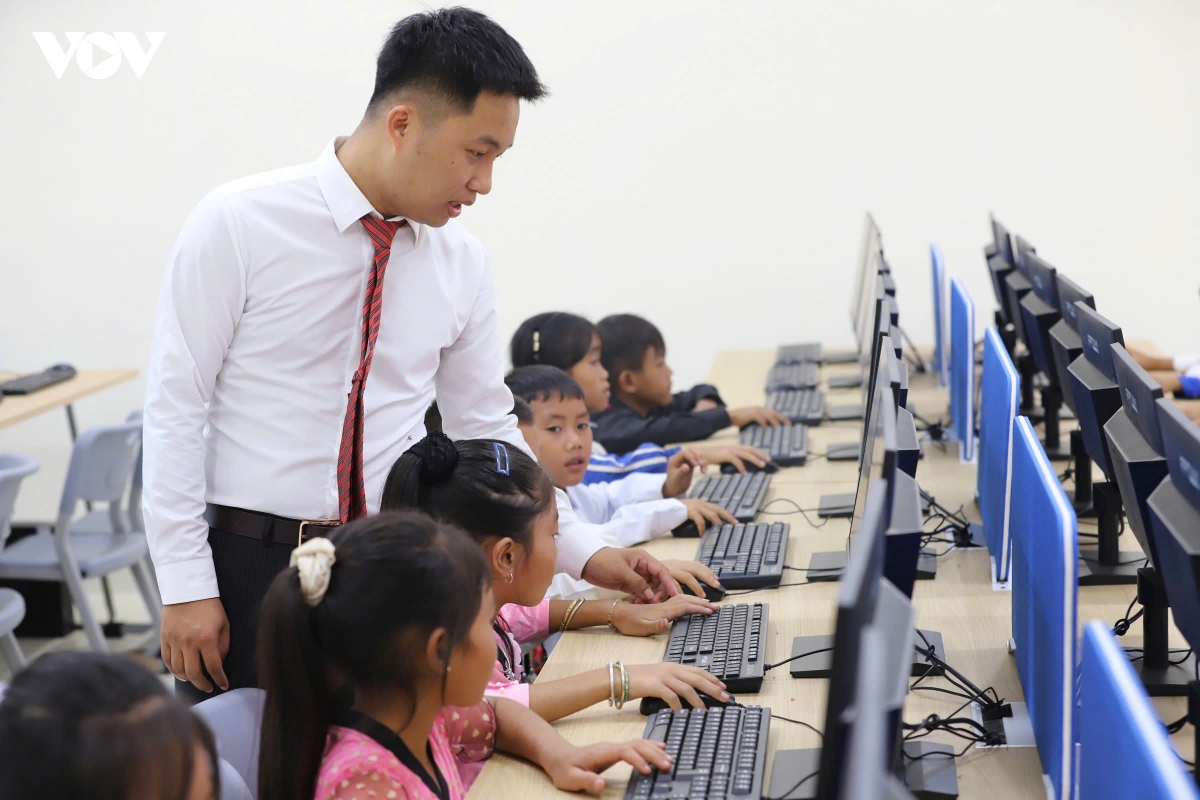 hai ngoi truong noi tru lien cap vung bien gioi son la ve dich hinh anh 4
