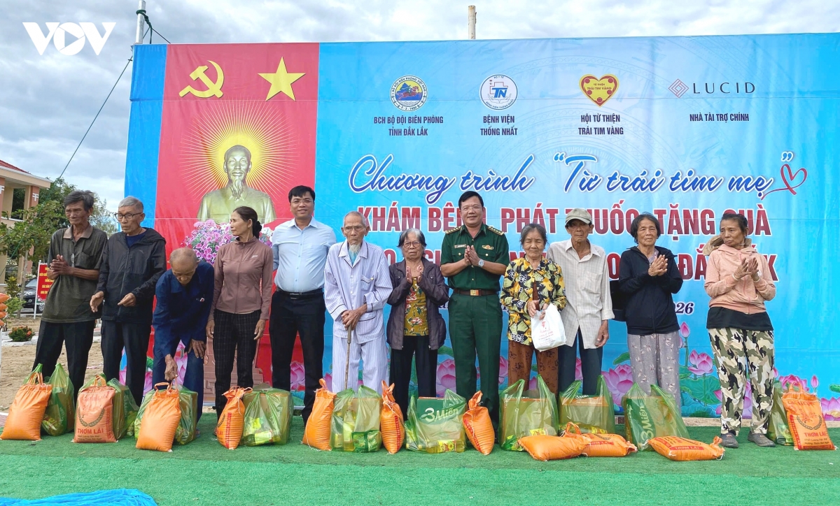 hon 300 nguoi dan Dak lak duoc kham, cap thuoc mien phi hinh anh 2