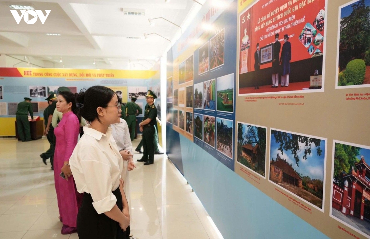hue trung bay hon 250 tu lieu, hien vat ve chu tich ho chi minh hinh anh 2