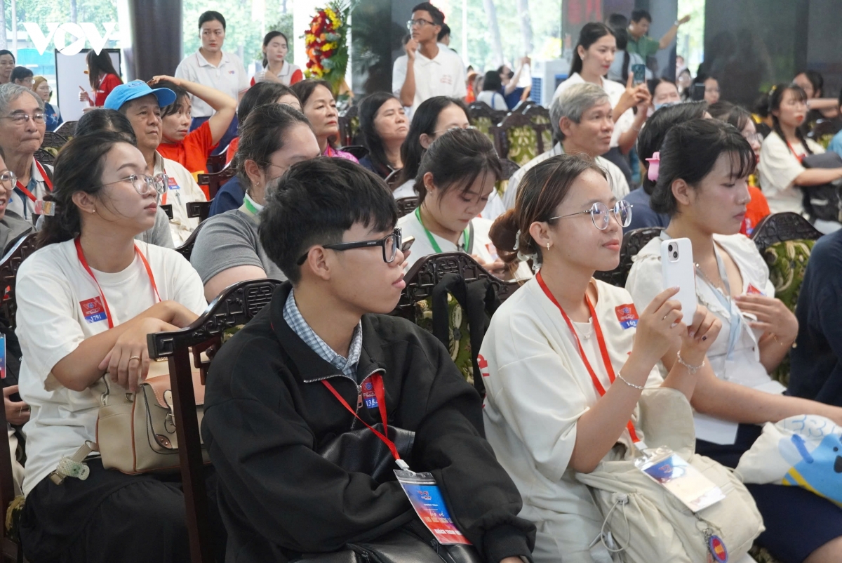 hang ngan nguoi cho tu som trai nghiem khoanh khac bac ho doc tuyen ngon Doc lap hinh anh 4