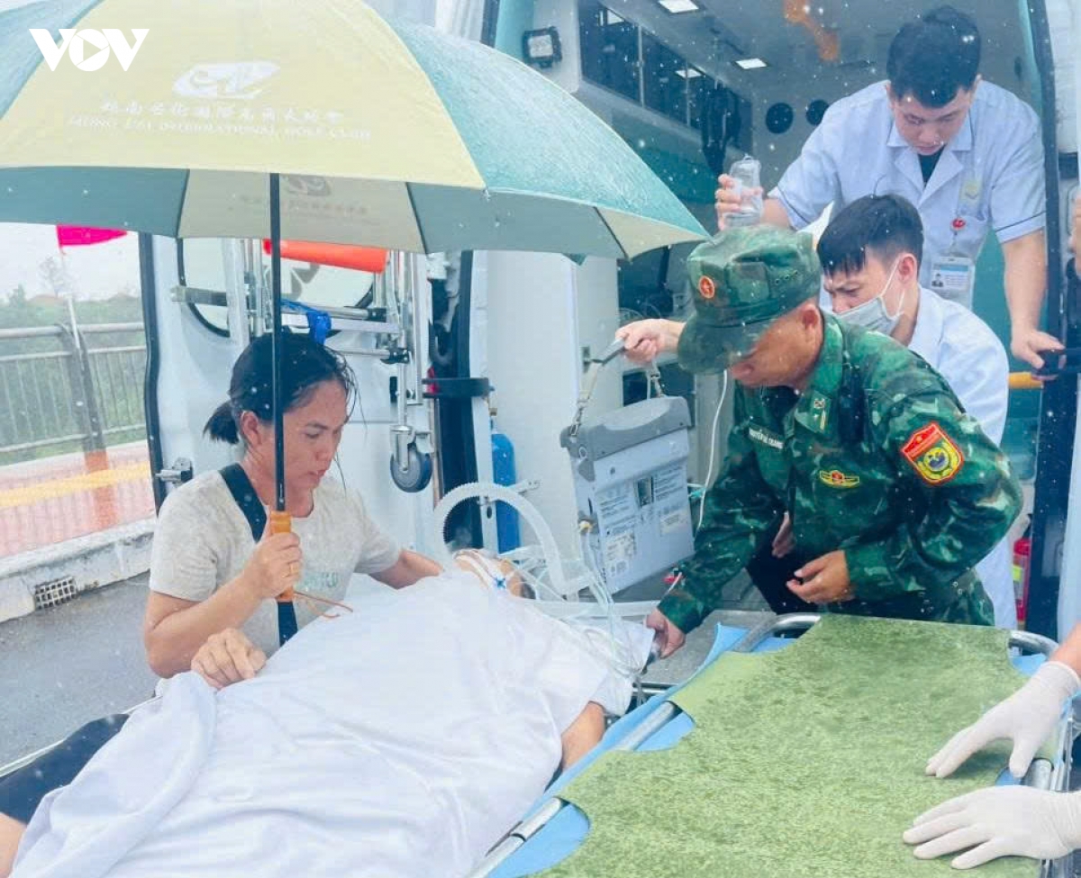 quang ninh mo luong xanh dua hai benh nhan qua bien gioi dieu tri hinh anh 1