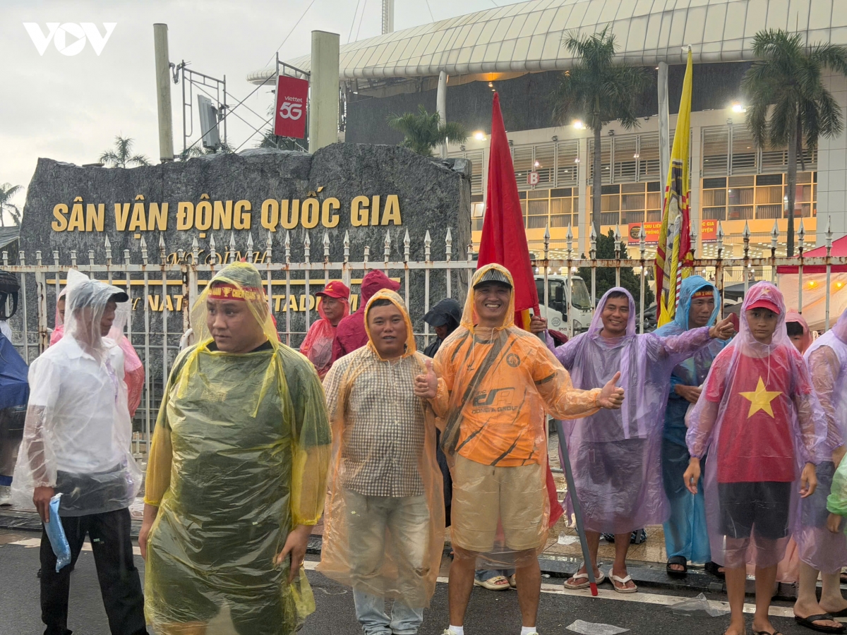 cDv doi mua den san my Dinh tiep lua cho Dt viet nam dau malaysia hinh anh 2