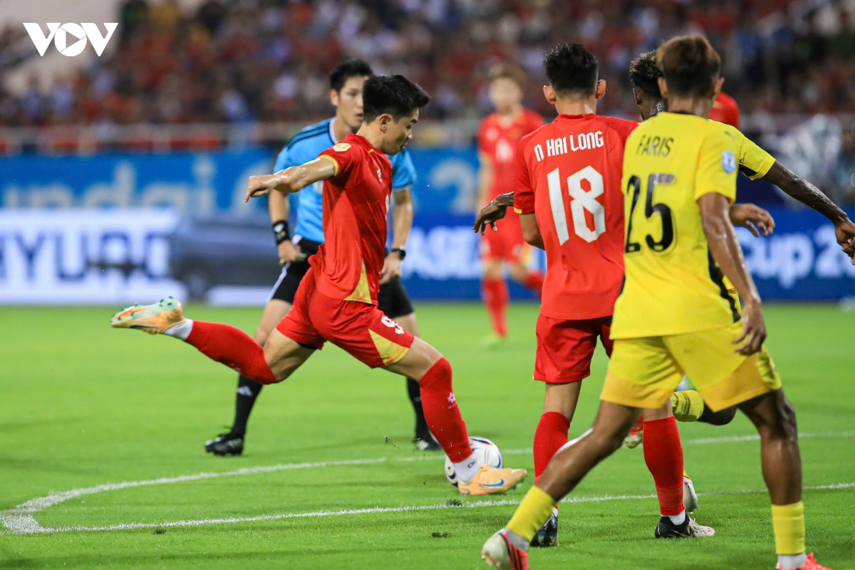 trUc tiEp viet nam 0-0 malaysia asean cup 2026 hiep hai bung no ban thang hinh anh 3