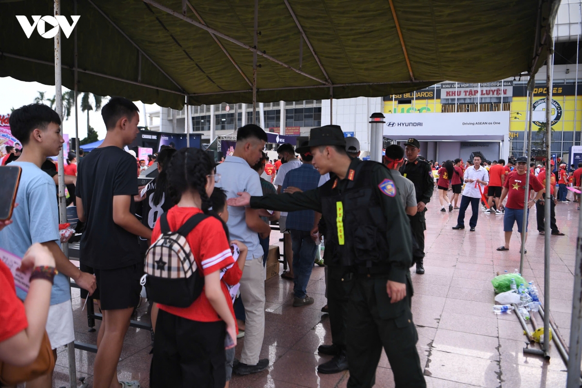 cDv mo hoi, xep hang vao san xem chung ket luot ve asean cup viet nam vs thai lan hinh anh 7