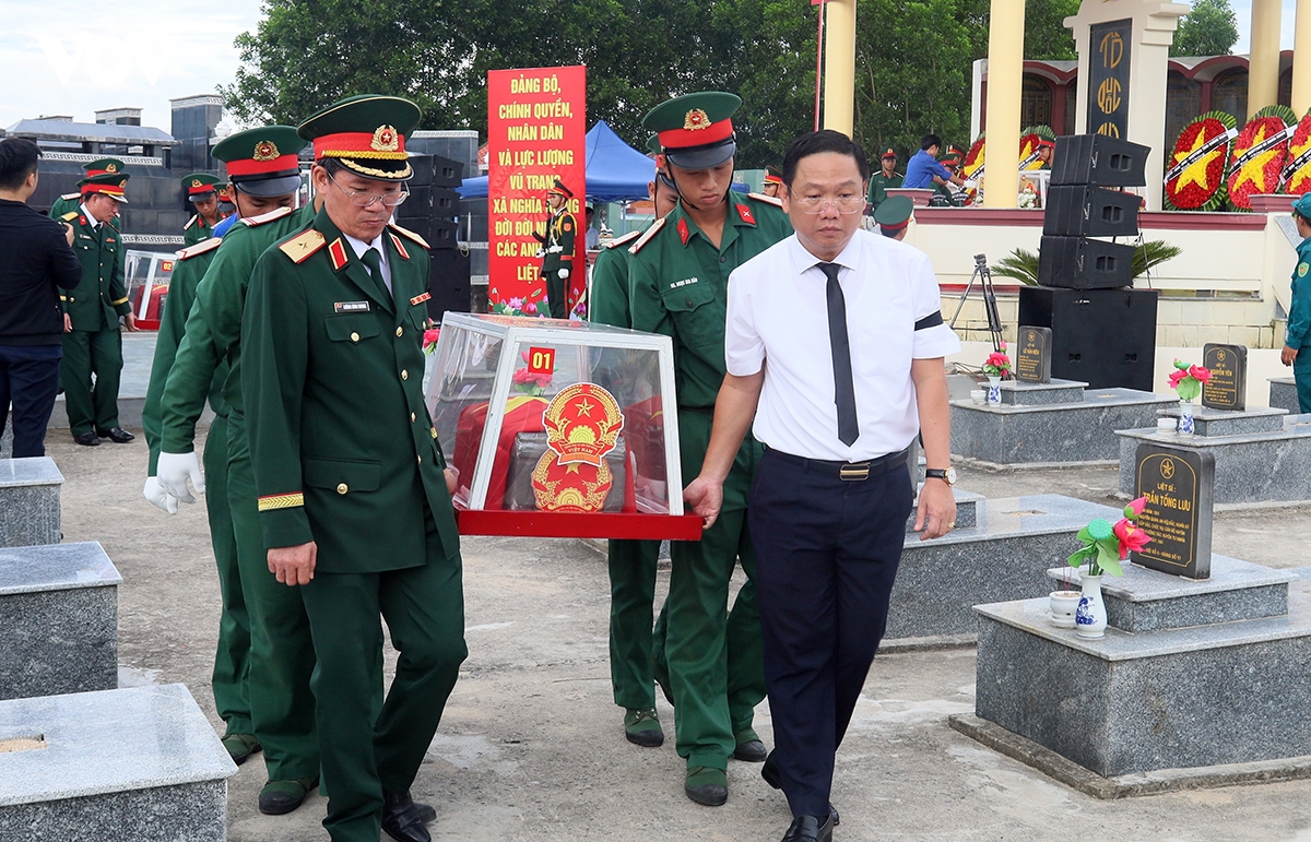 quang ngai truy dieu va an tang 5 hai cot liet si duoc quy tap tai go tram hinh anh 2