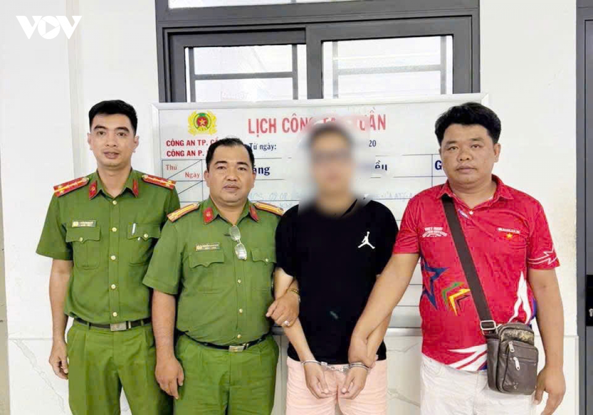 cong an can tho ban giao doi tuong truy na cho cong an Da nang hinh anh 1