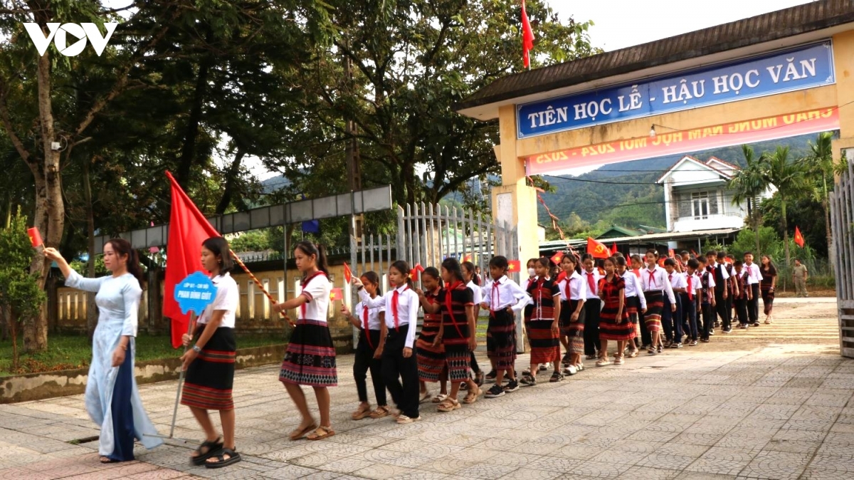 hue sap xep truong lop, giu on dinh viec hoc hinh anh 1