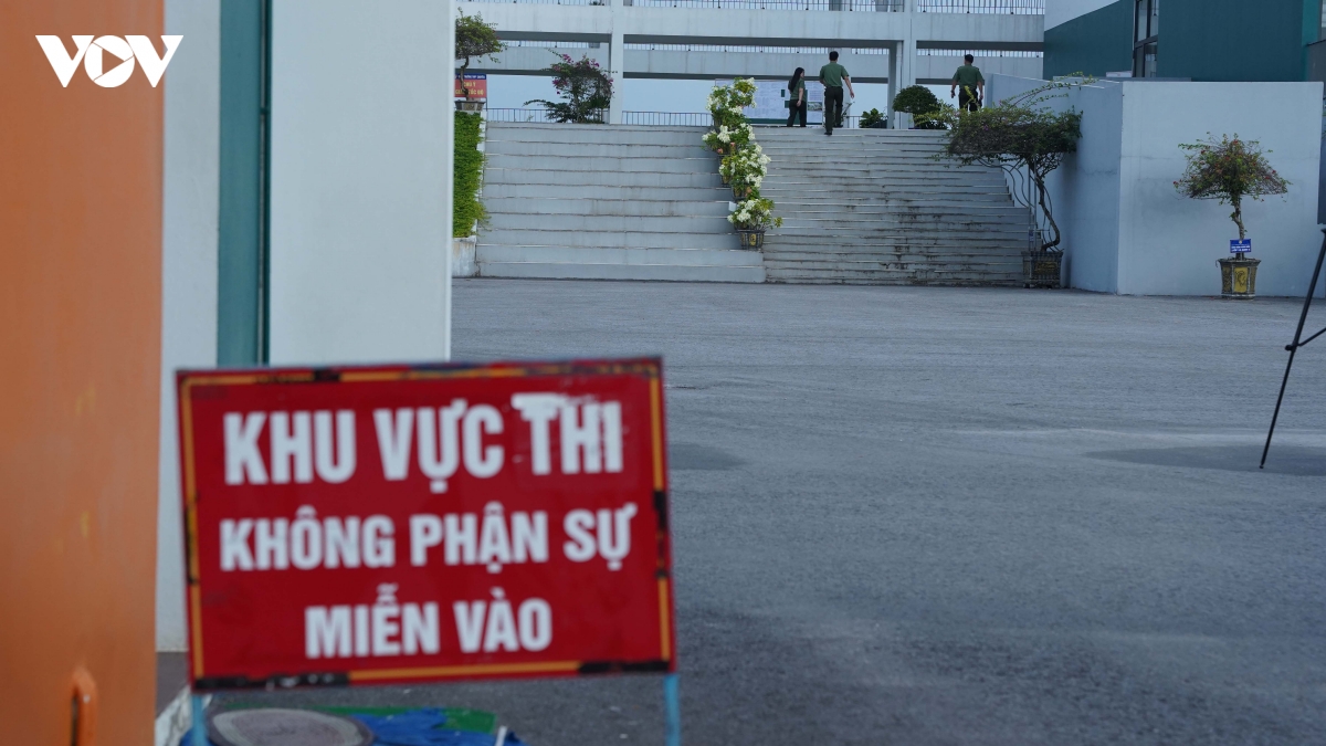 siet an ninh tai truong thpt chuyen tuyen quang truoc gio 326 thi sinh lam thu tuc hinh anh 7