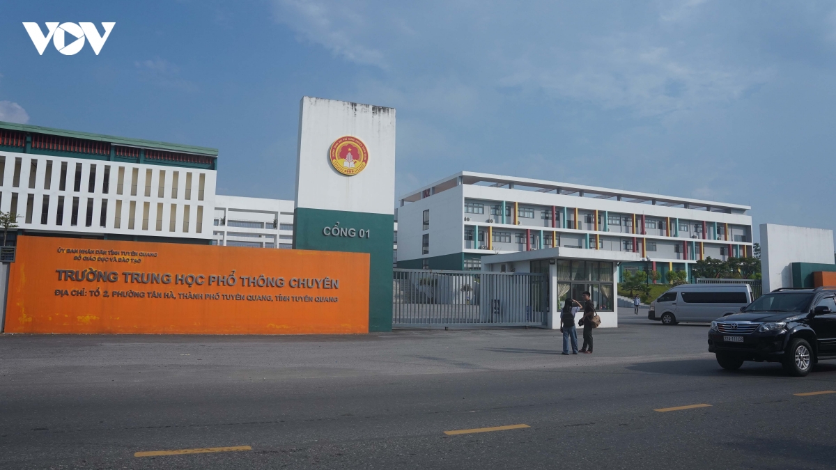 siet an ninh tai truong thpt chuyen tuyen quang truoc gio 326 thi sinh lam thu tuc hinh anh 13