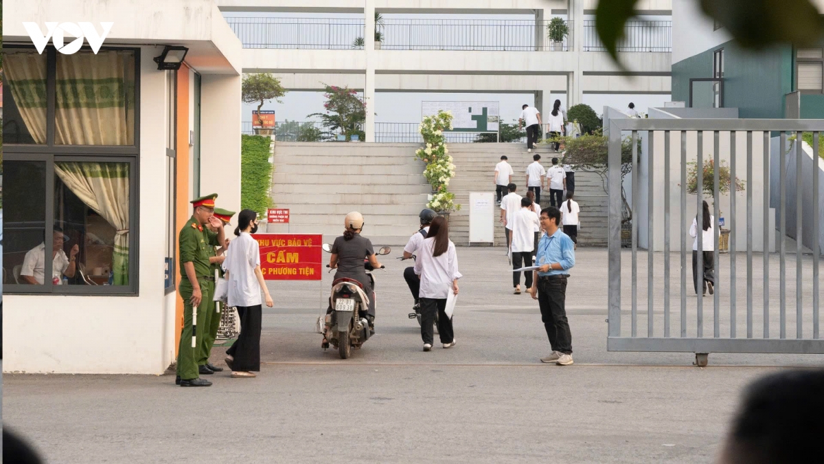 sang nay, thi sinh chuyen tuyen quang thi ngay cuoi voi mon tu chon hinh anh 1