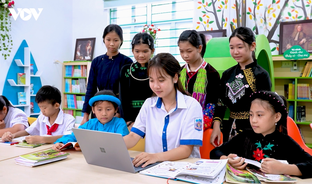 hoc sinh quang ninh dung cong nghe mo rong khong gian doc hinh anh 1