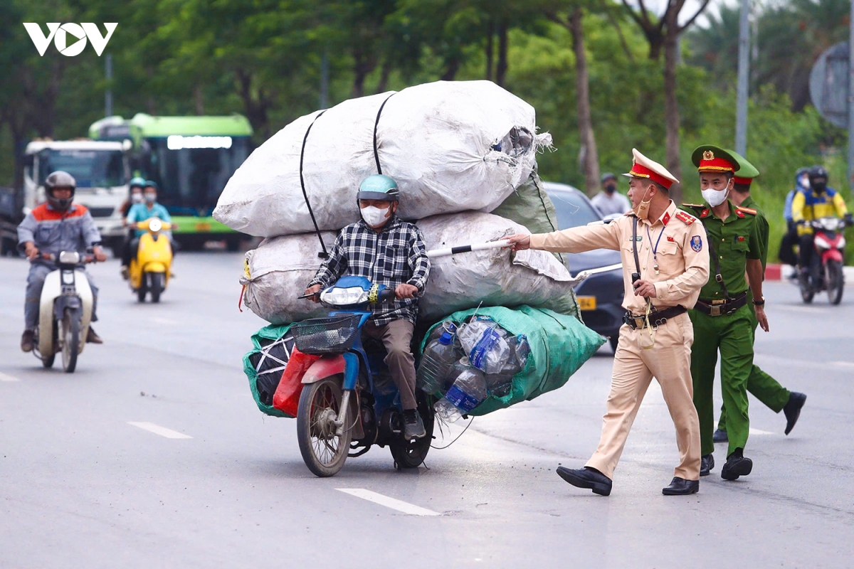 chi trong 1 thang, cong an ha noi xu ly hon 50.000 truong hop vi pham giao thong hinh anh 1