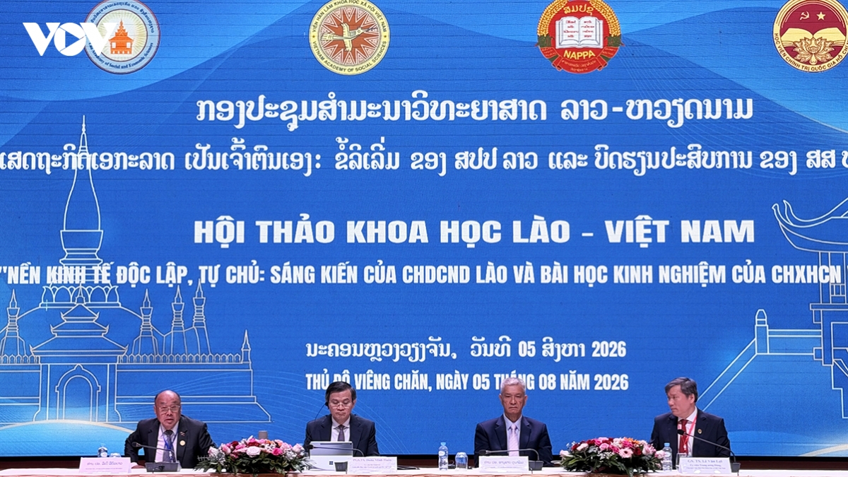 vietnam and laos share experience in building self-reliant economy picture 1