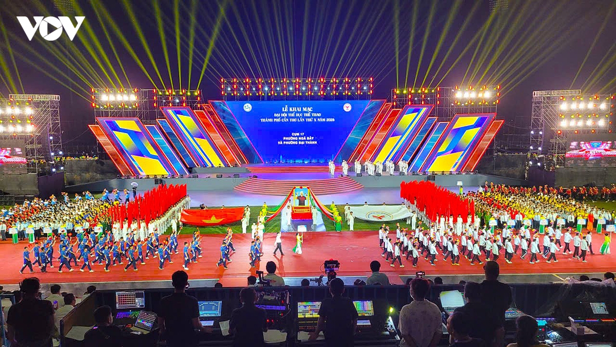 Dai hoi the duc the thao can tho 2026 Dem khai mac nghe thuat ruc ro co bay hinh anh 2