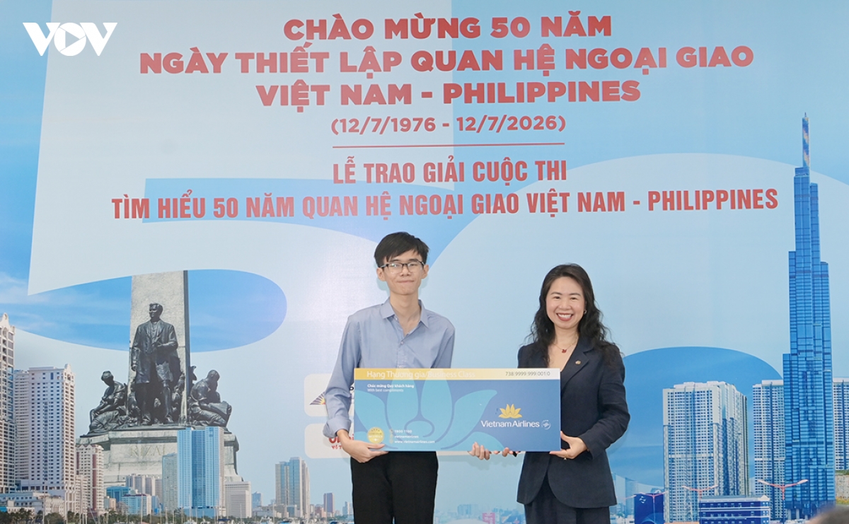 nam sinh tp.hcm doat giai nhat cuoc thi tim hieu 50 nam quan he viet nam - philippines hinh anh 7