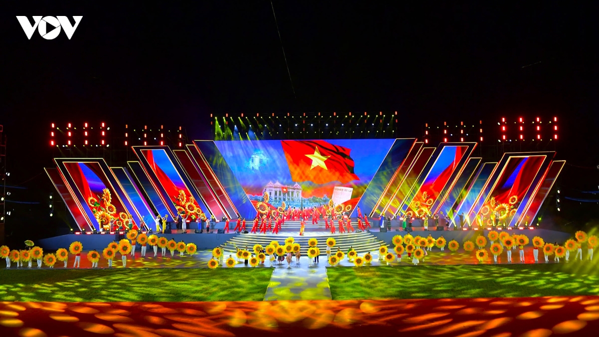 Dai hoi the duc the thao can tho 2026 Dem khai mac nghe thuat ruc ro co bay hinh anh 7