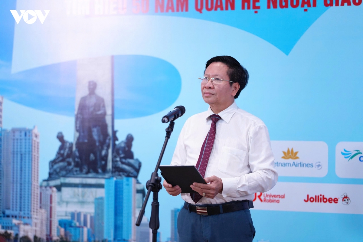 nam sinh tp.hcm doat giai nhat cuoc thi tim hieu 50 nam quan he viet nam - philippines hinh anh 3