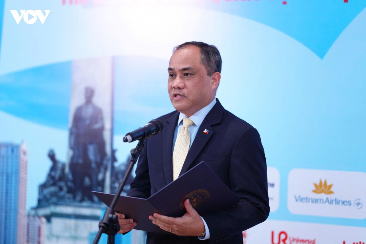 nam sinh tp.hcm doat giai nhat cuoc thi tim hieu 50 nam quan he viet nam - philippines hinh anh 4