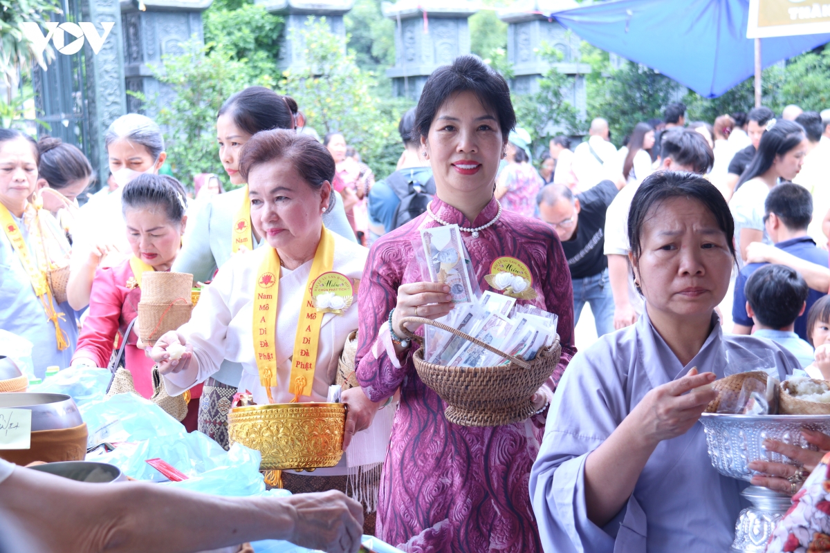 Am ap le vu lan bao hieu cua cong dong nguoi viet tai lao hinh anh 3