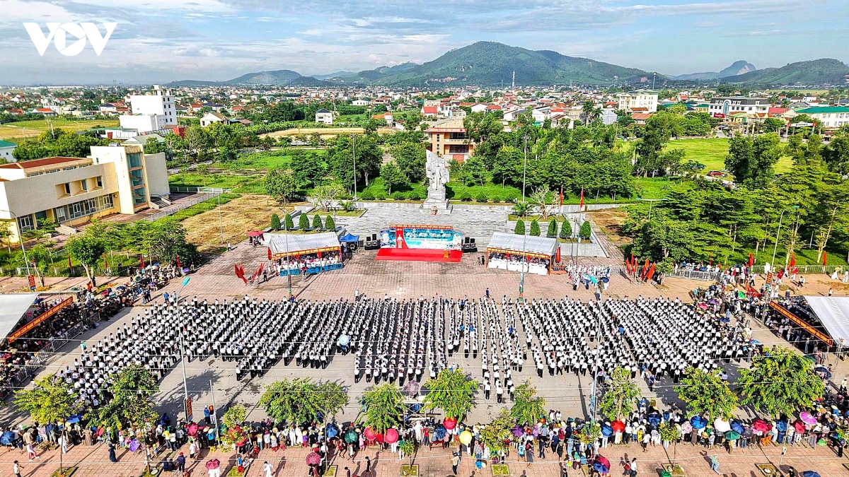 khoanh khac ron rang cua thieu nhi nghe an chao mung quoc khanh 2 9 hinh anh 1