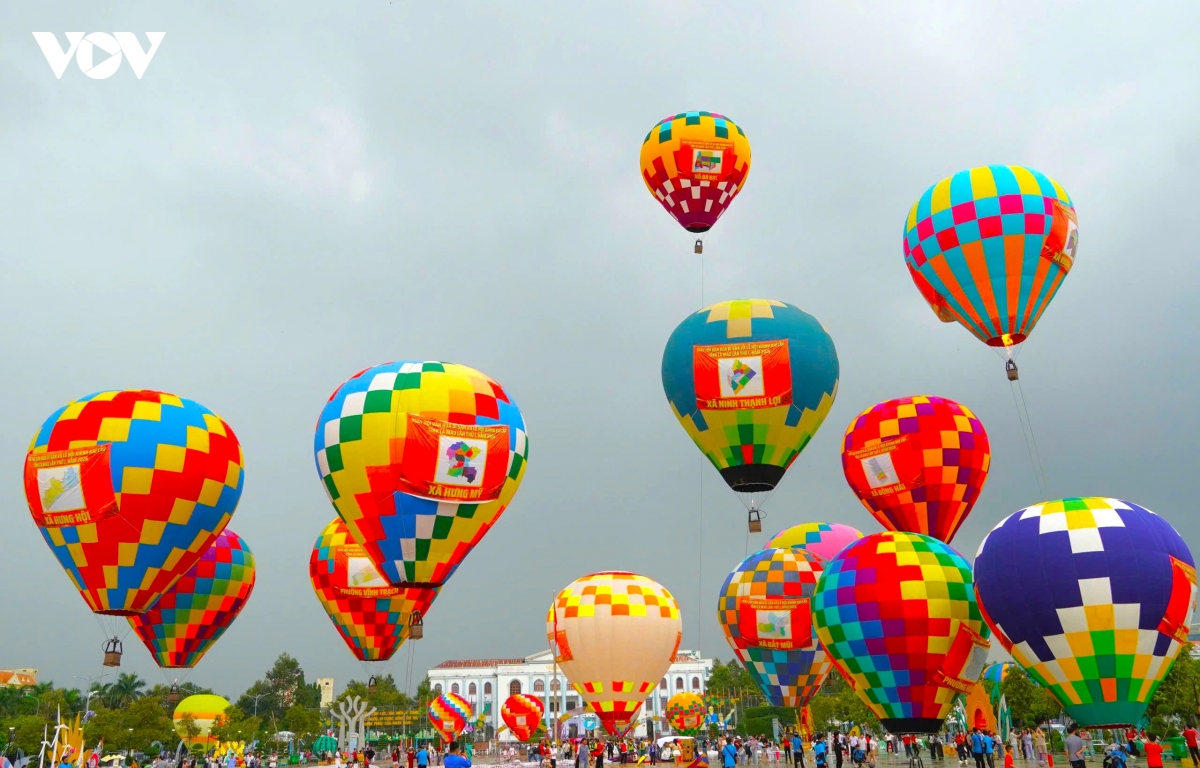 ca mau luong khach va doanh thu du lich trong ky nghi le 2 9 tang cao hinh anh 3