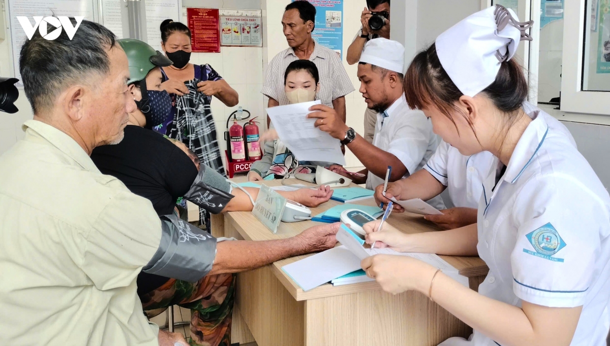ca mau phan dau hoan thanh kham suc khoe toan dan vao thang 10 hinh anh 1