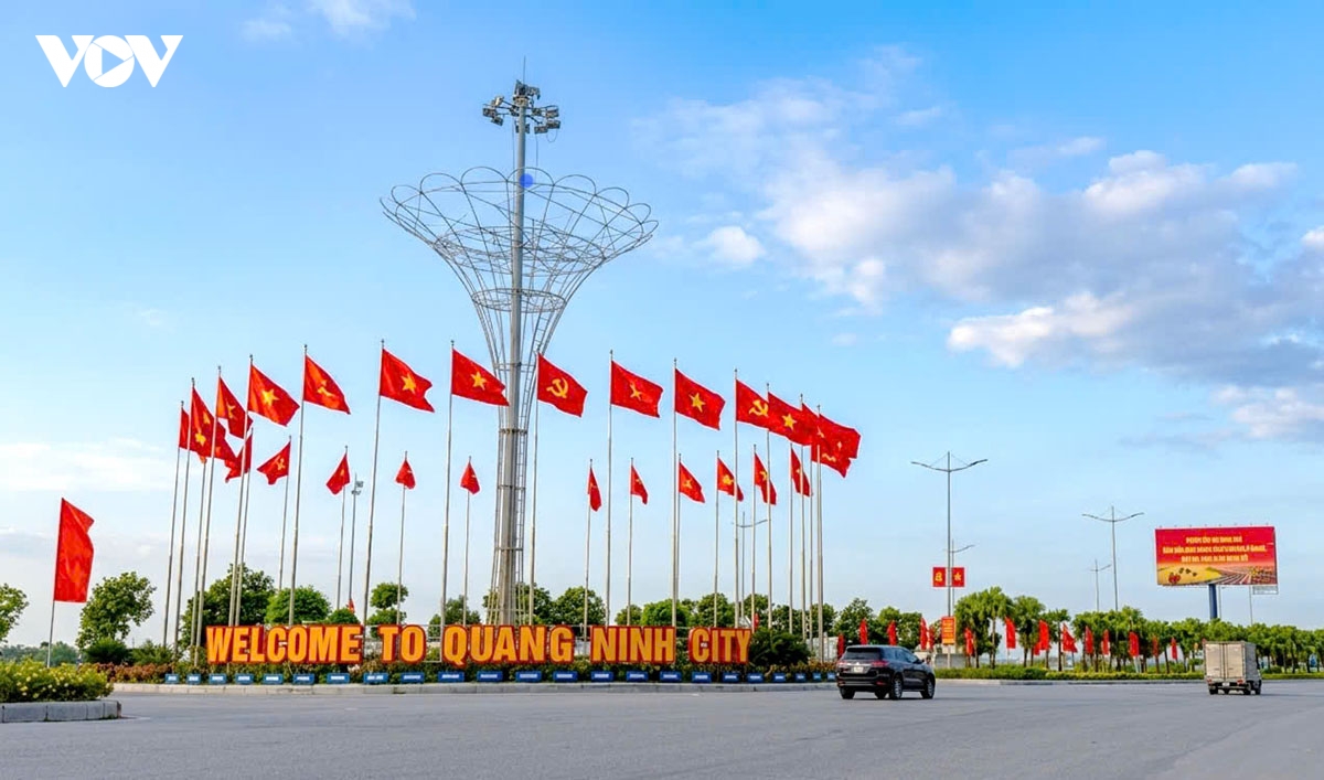 thanh pho quang ninh ruc ro co hoa, cac co quan, don vi dong loai doi bien ten hinh anh 1