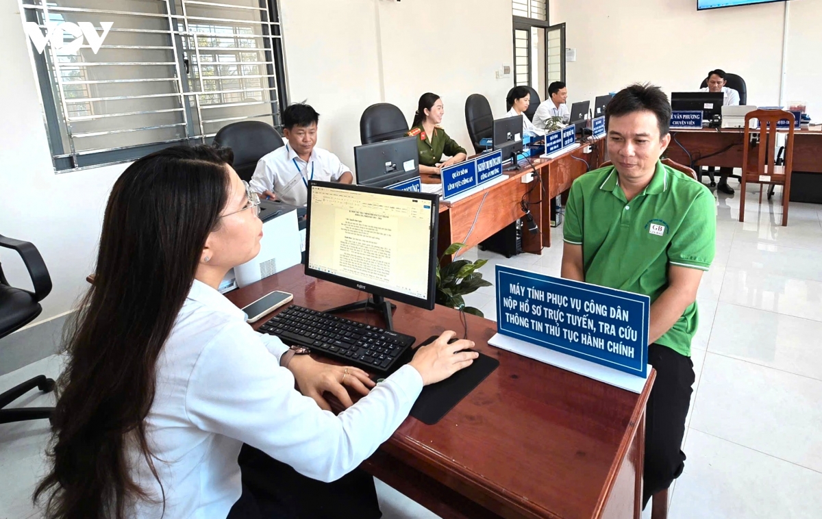 ca mau ho tro 14 trieu dong nam cho can bo lam viec tai bo phan mot cua hinh anh 1