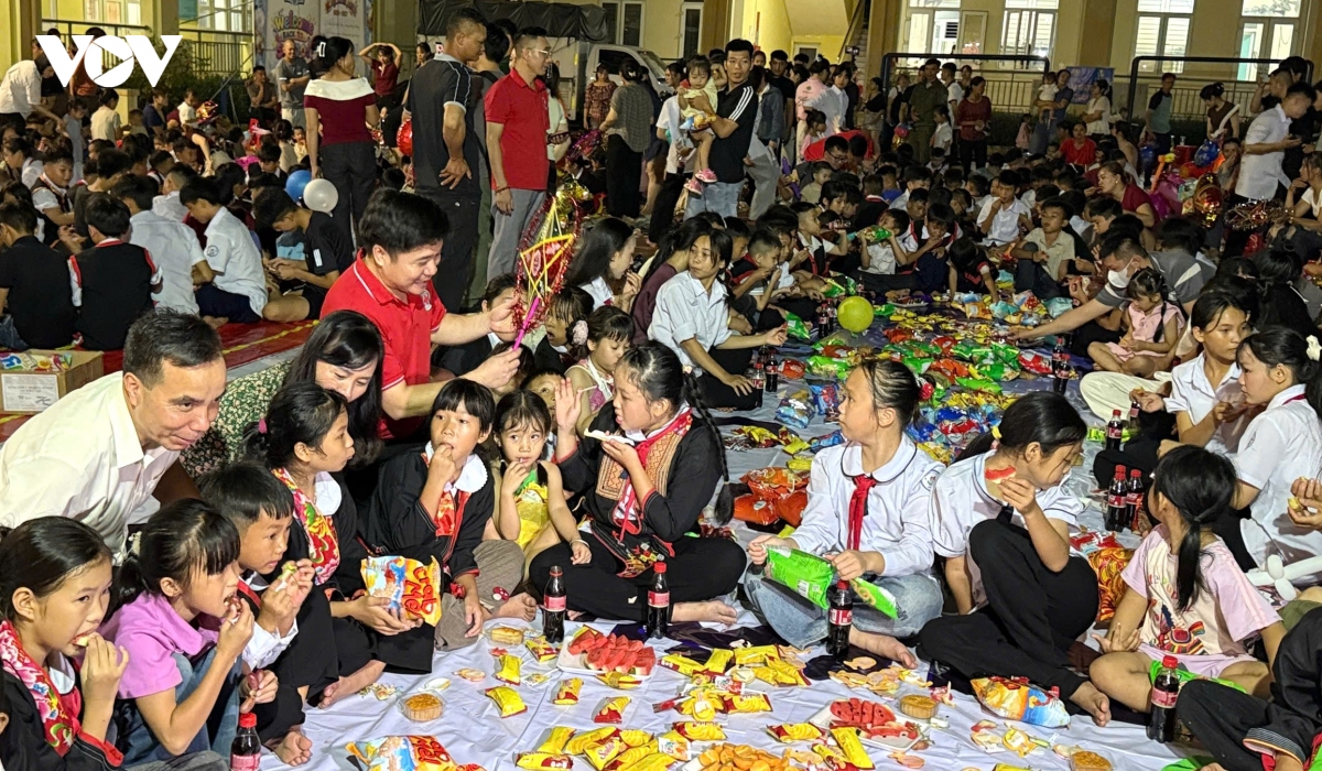 Đêm hội “Trăng ấm Đồng Quặng” cho trẻ em vùng dân tộc thiểu số