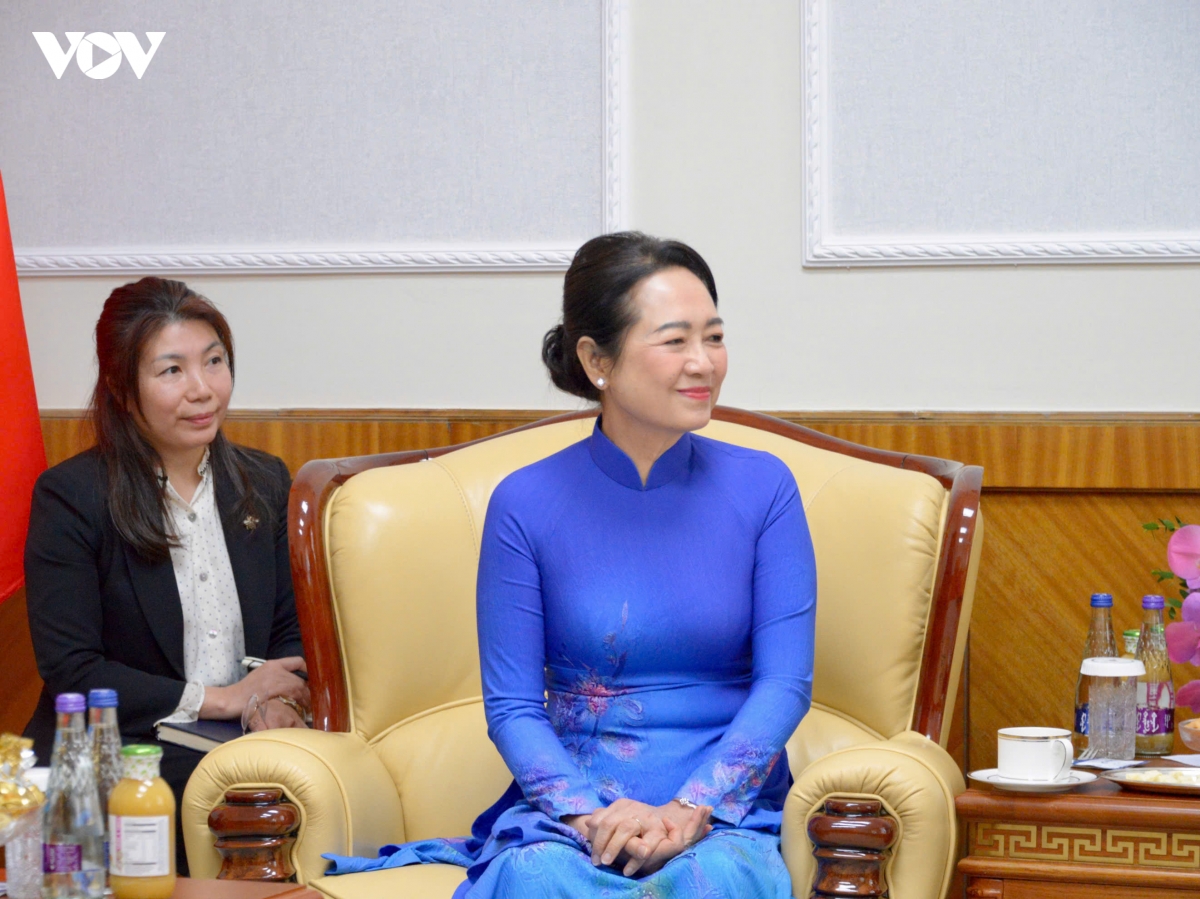 phu nhan nguyen thi thanh nga gap phu nhan gantsetseg tsendsuren hinh anh 5