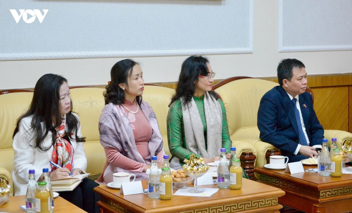 phu nhan nguyen thi thanh nga gap phu nhan gantsetseg tsendsuren hinh anh 7