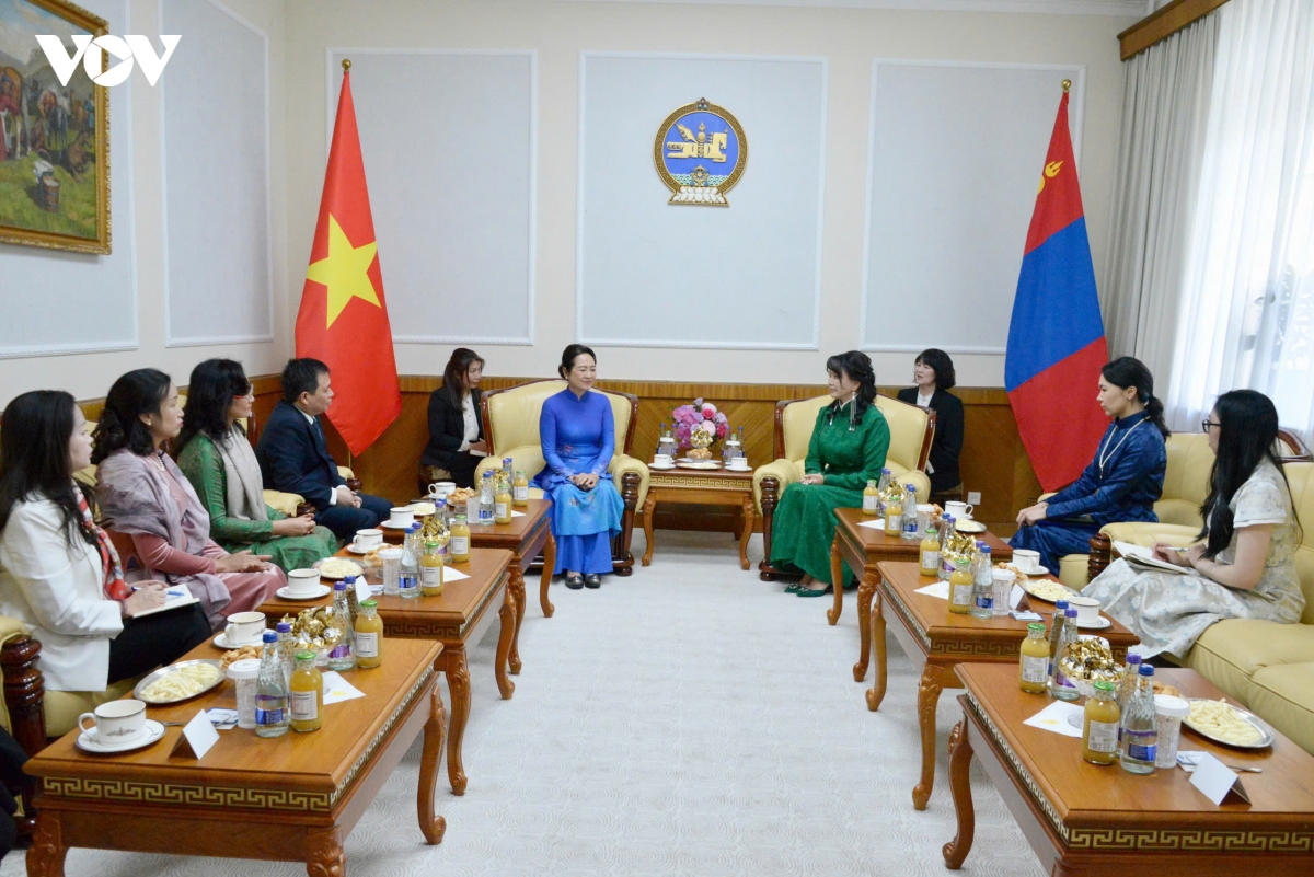 phu nhan nguyen thi thanh nga gap phu nhan gantsetseg tsendsuren hinh anh 8