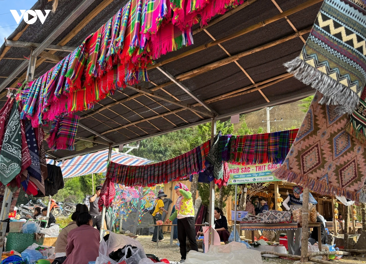 huong sac vung cao tren cung duong deo pha Din lich su hinh anh 10