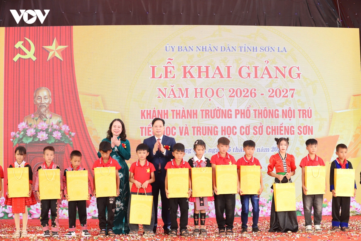 pho chu tich nuoc vo thi Anh xuan du khai giang tai xa bien gioi chieng son hinh anh 10