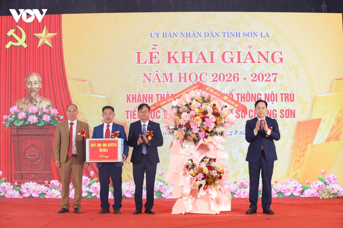 pho chu tich nuoc vo thi Anh xuan du khai giang tai xa bien gioi chieng son hinh anh 12