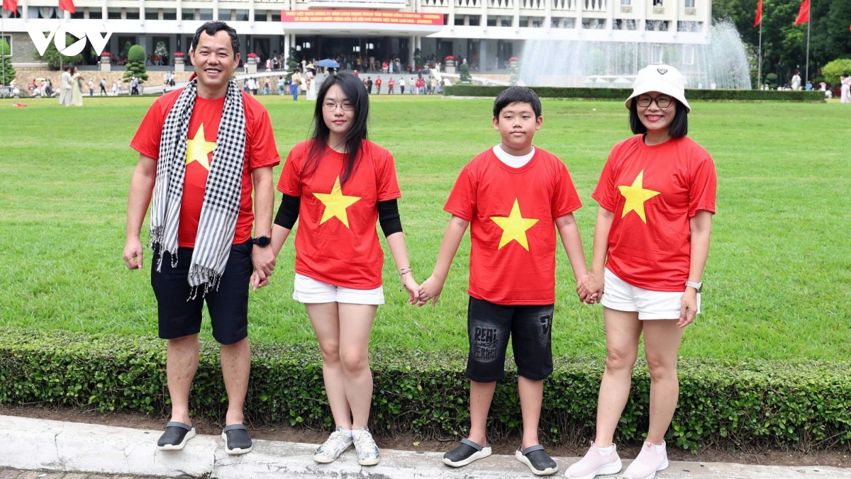 tp.hcm nhon nhip du khach truoc ngay quoc khanh 2 9 hinh anh 18