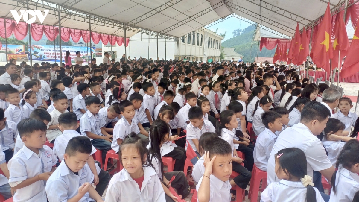 nghi quyet 71 mo canh cua moi cho hoc sinh vung bien xu thanh hinh anh 8