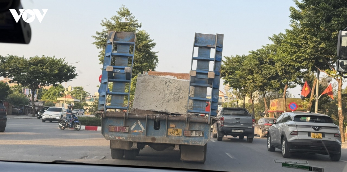 bai xe thit be tong tren dat nong nghiep, sat truong hoc o ha noi hinh anh 7