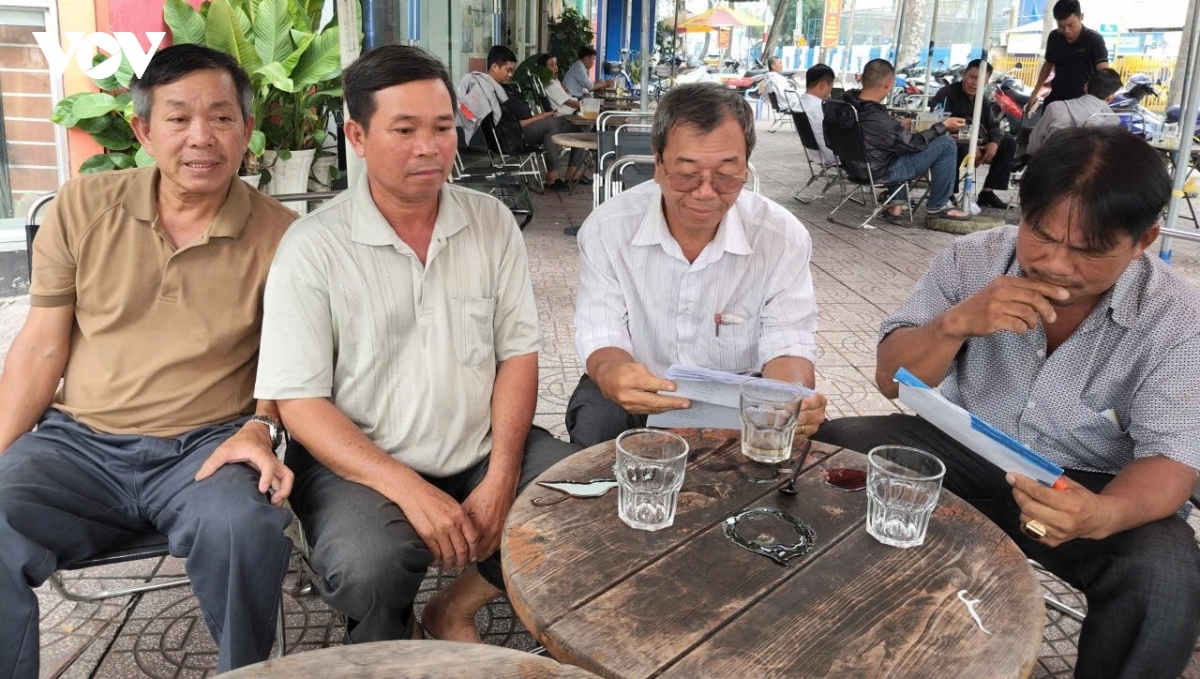 nguoi lao dong keu cuu vi doanh nghiep no hang ty dong bao hiem hinh anh 1