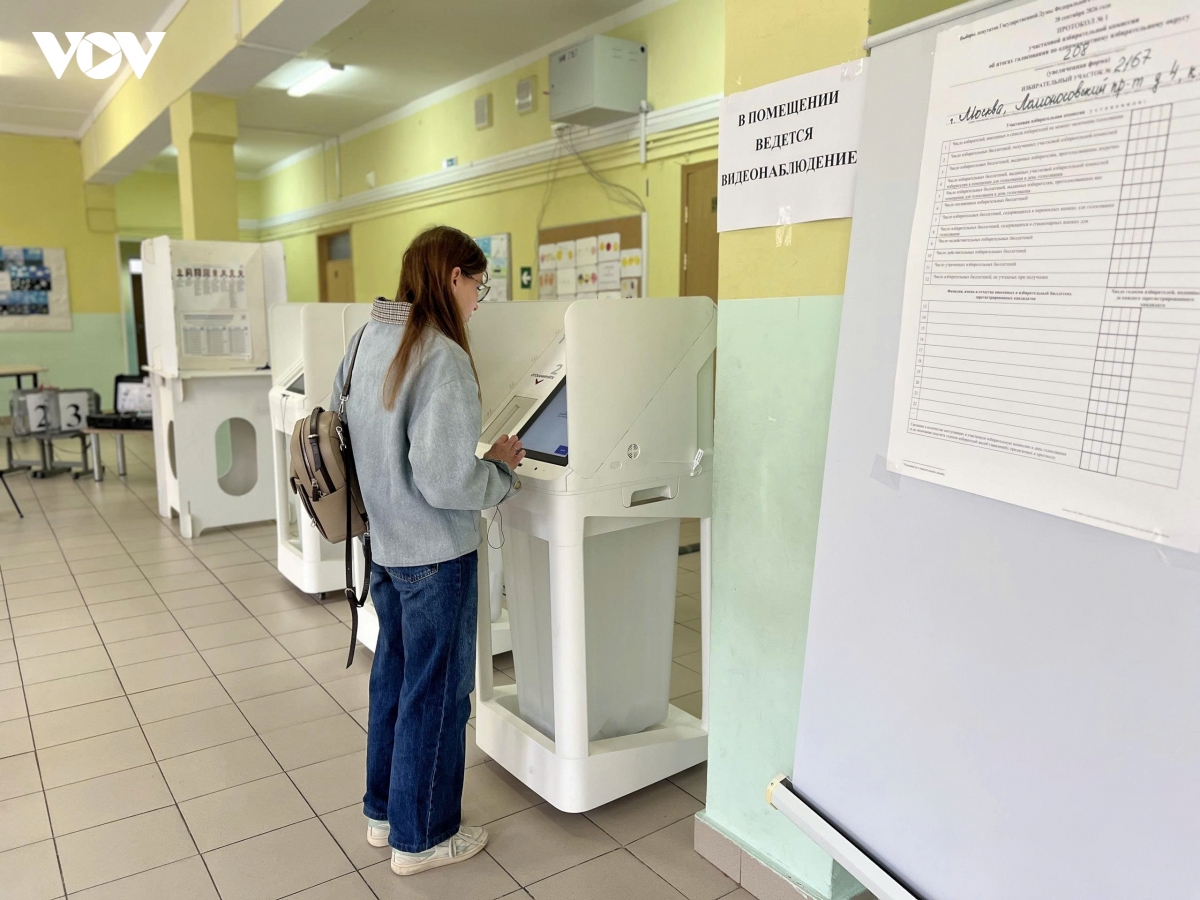 nga trien khai dong bo cac hinh thuc bo phieu trong ngay dau bau cu duma hinh anh 2