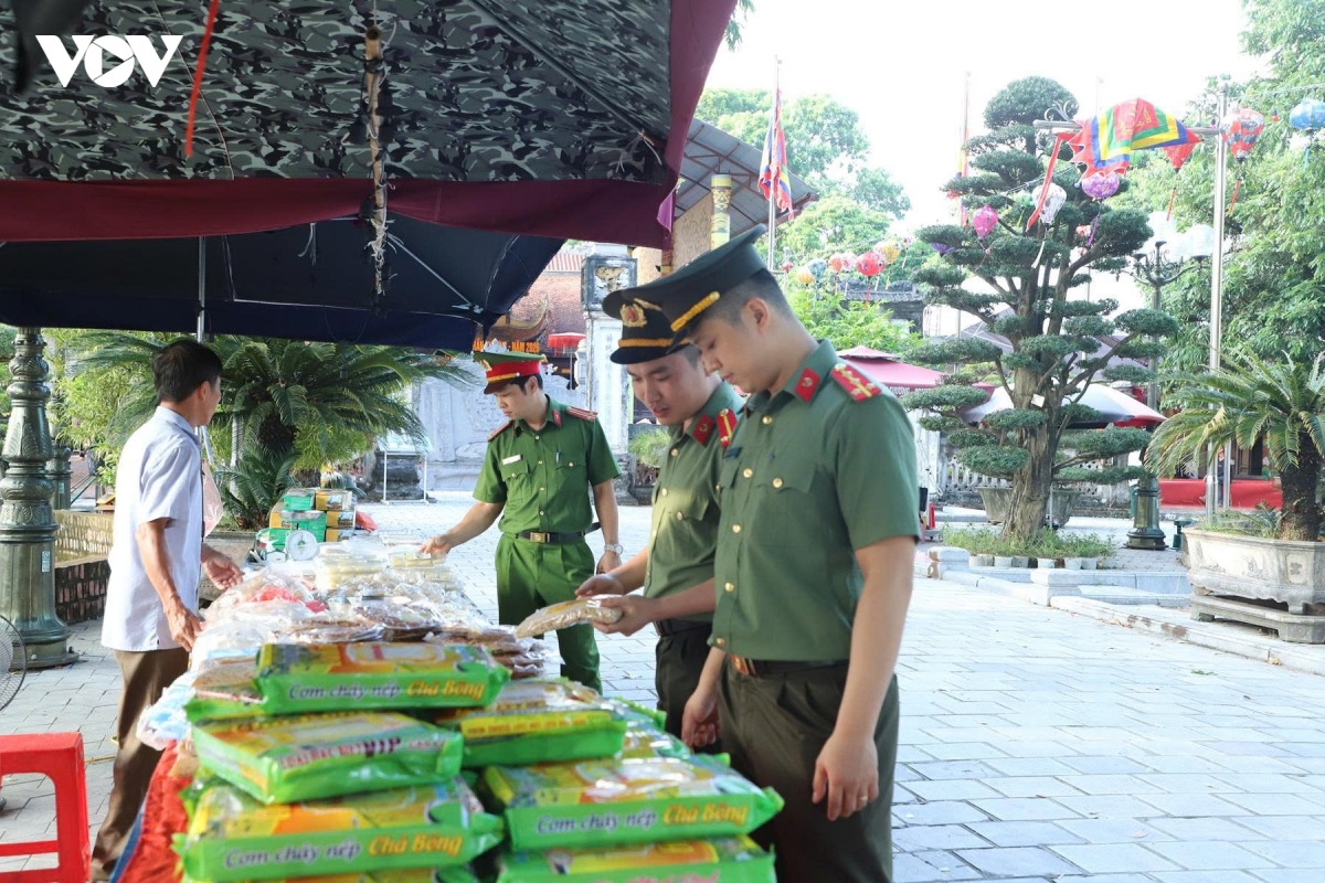 Den tran thuong ninh binh san sang don 10.000 nguoi ve du le hoi hinh anh 2