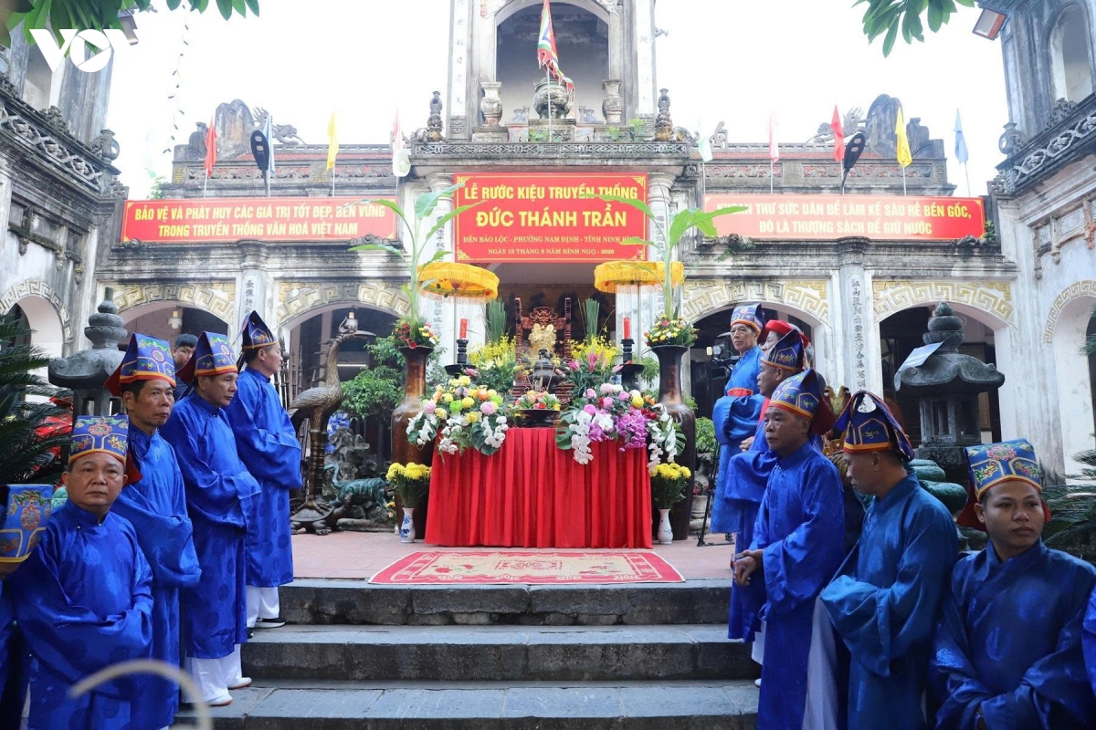 giu net xua trong le ruoc chan nhang o den bao loc, ninh binh hinh anh 1
